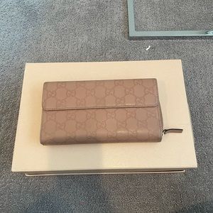 Dusty rose Gucci wallet